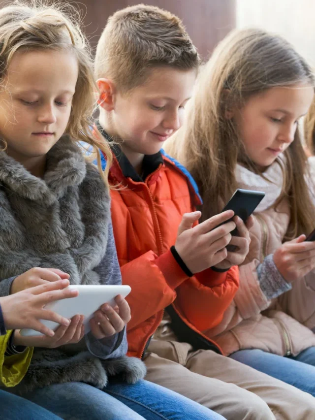 an-age-by-age-guide-for-when-your-kid-should-get-a-smartphone