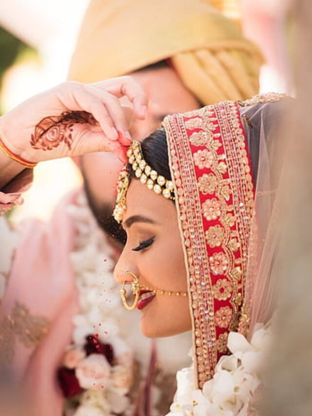 desktop-wallpaper-indian-wedding-graphy-poses-bridal-couple-thumbnail